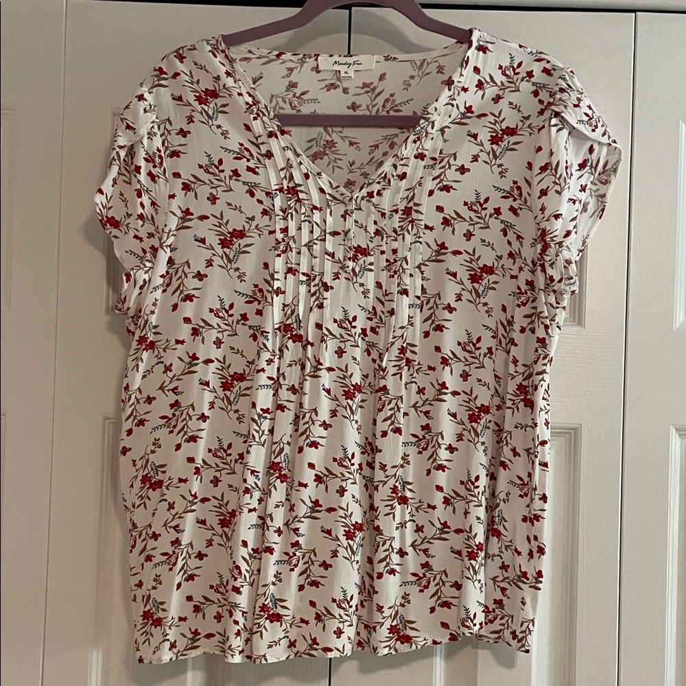 Chic Floral V-Neck Blouse